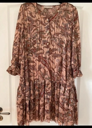 Robe courte Rinascimento vieux rose à volants col V motif cachemire manches 3/4, brand: Rinascimento, condition: Very good, size: L / 40 / 12, €8.90, €10.05 includes Buyer Protection