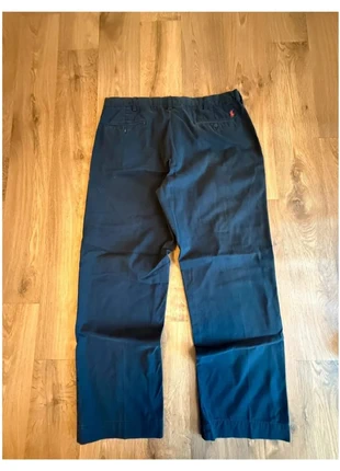 Pantalon Ralph Lauren bleu logo rouge taille 35x30 – Très bon état, brand: Ralph Lauren, condizioni: Ottime, taglia: IT 44 | W34, €25.00, €26.95 include la Protezione acquisti