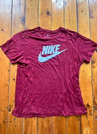 Nike T-Shirt Bordeaux, marca: Nike, estado: Muito bom, tamanho: L, €5.00, €5.95 inclui Proteção do Comprador