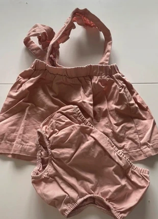 Ensemble salopette + short rose - Kiabi - Taille 18 mois, marque: Kiabi, état: Très bon état, taille: 18-24 mois / 86 cm, 3,00 €, 3,85 € Protection acheteurs incluse