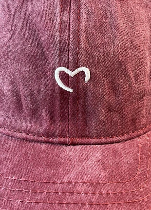 Cappello viola con cuore bianco stampato, merk: Cuore, staat: Heel goed, maat: Universele maat, € 17,00, € 18,55 inclusief Kopersbescherming