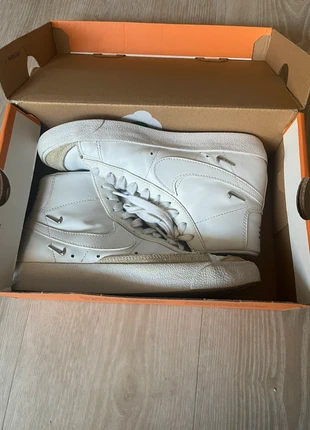 Nike W Blazer Mid '77 SE – Taille 37,5 - Blanche et bleu - montante, marke: Nike, zustand: Sehr gut, größe: 37.5, 50,00 €, 53,20 € inklusive Vinted-Käuferschutz