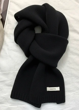 Écharpe hiver noire 100% laine, brand: LAINE, condizioni: Nuovo senza cartellino, €30.00, €32.20 include la Protezione acquisti Pro