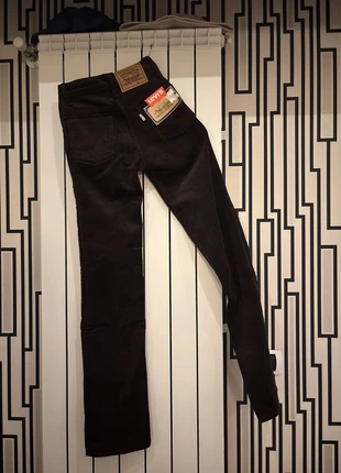 Pantaloni LEVi’s, merk: Levi's, staat: Nieuw met prijskaartje, maat: XXXS / 30 / 2, € 25,00, € 26,95 inclusief Kopersbescherming