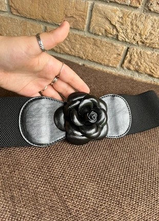 Cintura Nera Elegante con Fiore – Elastica e Regolabile, marque: made in china, état: Très bon état, taille: Ajustable, 2,50 €, 3,33 € Protection acheteurs incluse