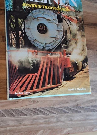 Treinen Avontuur tussen de rails, staat: Heel goed, € 3,50, € 4,38 inclusief Kopersbescherming