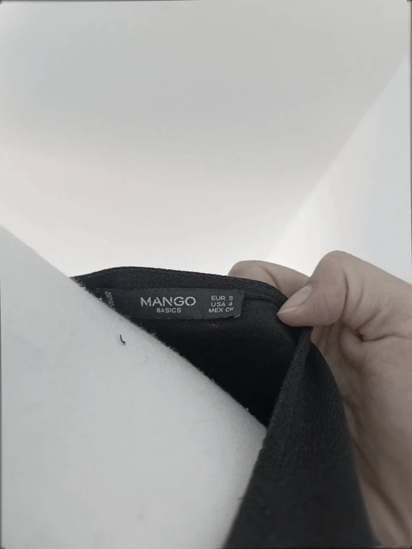 Robe noire basique manches longues Mango – Taille S – fluide et élégante - photo numéro 3