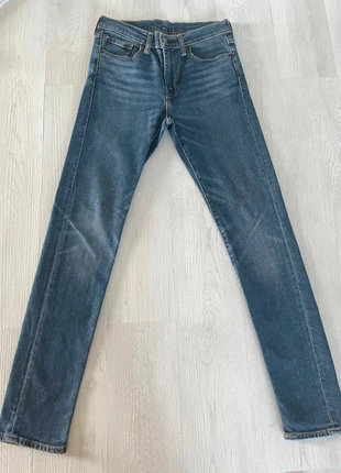 519 Levi’s 29x32 bleu, brand: Levi's, condizioni: Buone, taglia: M / IT 42 / EU 38, €11.00, €12.25 include la Protezione acquisti