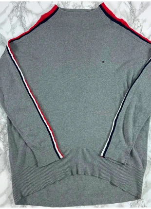 Pull Tommy Hilfiger Gris / Col Ras de cou / Logo brodé / Taille L Femme, marke: Tommy Hilfiger, zustand: Sehr gut, größe: L / 40 / 12, 23,00 €, 24,85 € inklusive Vinted-Käuferschutz