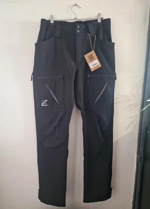 Pantalon rvrc, marca: RevolutionRace, estado: Novo com etiquetas, tamanho: XL / 42 / 14, €40.00, €42.70 inclui Proteção do Comprador Pro