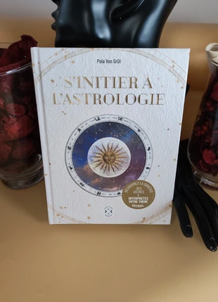 📘 S’initier à l’Astrologie – Pola Von Grüt – Éditions Secret d’Étoiles, staat: Nieuw zonder prijskaartje, € 13,50, € 14,88 inclusief Kopersbescherming Pro