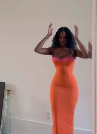 Vestido naranja con encaje rosa, marca: Shein, estado: Muy bueno, tamaño: M / 38 / 10, 10,00 €, 11,20 € Protección al comprador incluida