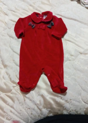 Tutina rosso 1 mese, brand: Nanan, condizioni: Nuovo senza cartellino, taglia: 1-3 mesi / 56 cm, €13.00, €14.35 include la Protezione acquisti