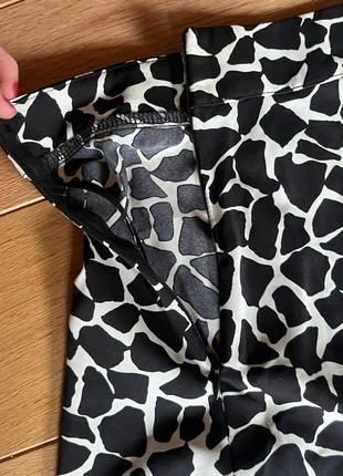 Jupe mi-longue motif animal noir et blanc, marca: Shein, estado: Muito bom, tamanho: XS / 34 / 6, €5.00, €5.95 inclui Proteção do Comprador