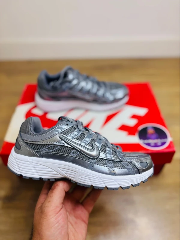 Nike P6000 White Metallic Cool Grey Taille 33