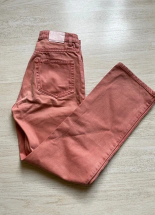 Gekleurde jeans, brand: Weekday, condizioni: Ottime, taglia: XS / IT 38 / EU 34, €10.00, €11.20 include la Protezione acquisti