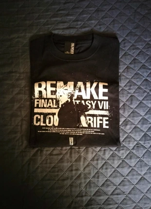 Limited Edition Final Fantasy VII Remake Tshirt (Japan), marca: Square Enix, estado: Novo com etiquetas, tamanho: L, €112.50, €118.83 inclui Proteção do Comprador