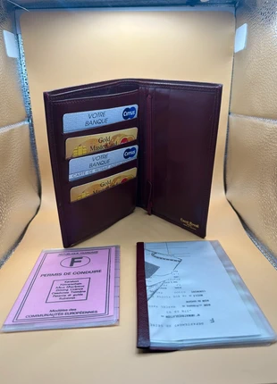 Portefeuille cuir bordeaux/carré royal/ porte monnaie ancien, vintage/porte carte, état: Très bon état, 9,00 €, 10,15 € Protection acheteurs incluse