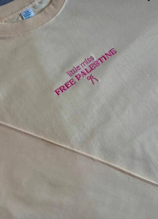 T-shirt broderie Little Miss Free Palestine, estado: Novo com etiquetas, tamanho: M / 38 / 10, €32.00, €34.30 inclui Proteção do Comprador