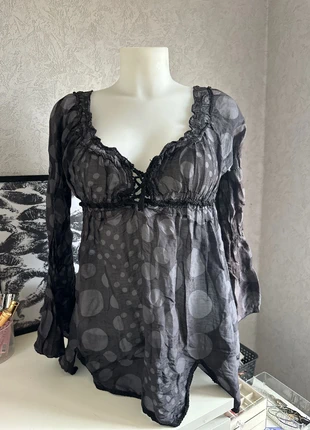 Blouse ouverte sur le devant, épaule dénudé taille L, marque: Vintage Dressing, état: Très bon état, taille: L / 40 / 12, 8,00 €, 9,10 € Protection acheteurs incluse