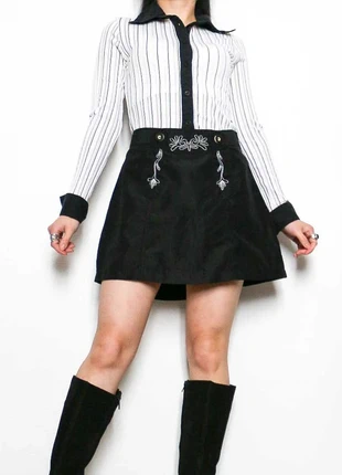 Embroidered mini skirt | Jupe autrichienne courte avec broderies, marque: Vintage, état: Très bon état, taille: S / 36 / 8, 14,00 €, 15,40 € Protection acheteurs (Pro) incluse