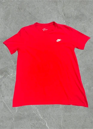 Nike t-shirt rouge logo brodé blanc - taille M, marca: Nike, estado: Novo sem etiquetas, tamanho: M, €6.00, €7.00 inclui Proteção do Comprador
