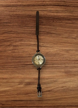 Orologio Vintage con cinturino in corda e similpelle (senza pila), merk: MODA, staat: Nieuw zonder prijskaartje, maat: Universele maat, € 10,00, € 11,20 inclusief Kopersbescherming