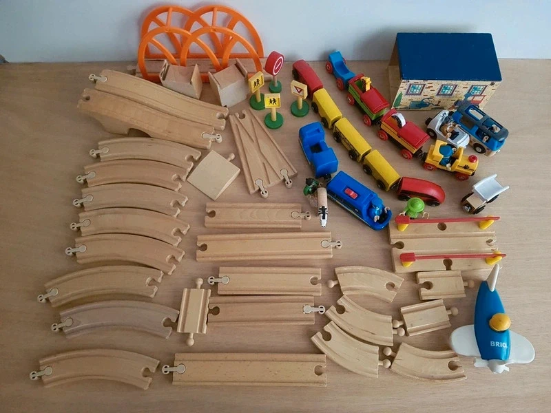 Train en bois Brio, pont orange ikea et rails - photo numéro 15