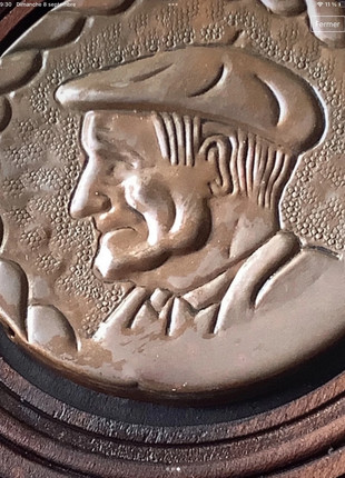 #assiette ancienne en bois avec personnage en laiton à suspendre ou autre #, marque: boutique de souvenirs, état: Bon état, 17,00 €, 17,99 € Protection acheteurs incluse