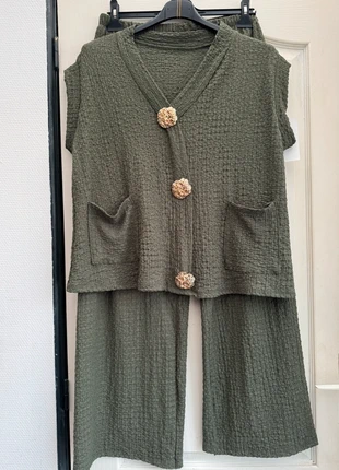 Ensemble pantalon femme kaki bouton doré, condition: New with tags, size: XXXL / 46 / 18, €30.00, €32.20 includes Buyer Protection