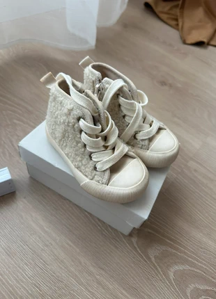 Converses moutmout, marque: Mango, état: Très bon état, taille: 22, 12,00 €, 13,30 € Protection acheteurs incluse