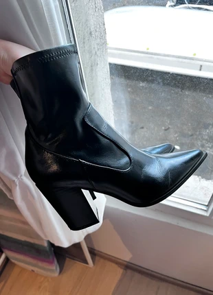 Mango black shiny boots pointed toes, merk: Mango, staat: Heel goed, maat: 37, € 9,00, € 10,15 inclusief Kopersbescherming