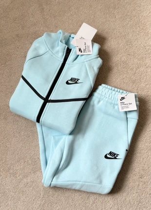 Ensemble Survêtement Nike Tech - Bleu, brand: Nike, condizioni: Nuovo con cartellino, taglia: 6 anni / 116 cm, €74.99, €79.44 include la Protezione acquisti Pro