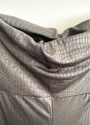 Legging effet crocodile neuf Shein Curve taille 4XL, marque: Shein Curve, état: Neuf sans étiquette, taille: 7XL / 54 / 26, 5,00 €, 5,95 € Protection acheteurs incluse