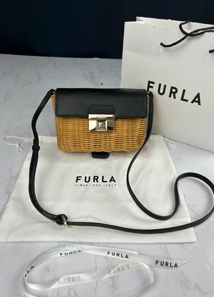 Sac à bandoulière Furla en cuir noir et en rotin, marque: Furla, état: Neuf sans étiquette, 120,00 €, 126,70 € Protection acheteurs (Pro) incluse