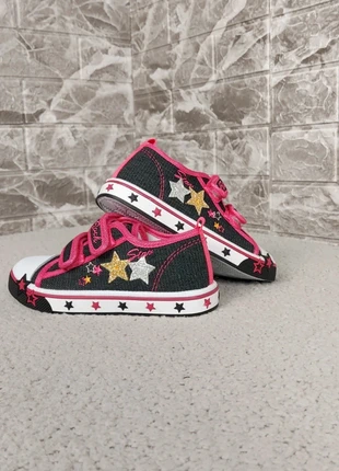 Baskets basses roses et grises à étoiles - Taille 28, marca: Rock and Joy, estado: Nuevo sin etiquetas, tamaño: 28, 8,00 €, 9,10 € Protección al comprador incluida