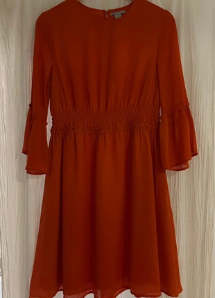 Orange klänning med markerad midja & trumpetärmar, brand: H&M, condizioni: Ottime, taglia: L / IT 44 / EU 40, €20.00, €21.70 include la Protezione acquisti