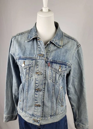 Veste Levi’s Trucker y2k en denim clair délavé femme taille S made in Poland, marke: Levi's, zustand: Sehr gut, größe: S / 36 / 8, 35,00 €, 37,45 € beinhaltet Vinted-Käuferschutz Pro