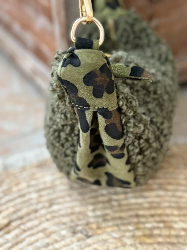 Sac demie-lune moumoute vert kaki et léopard - photo numéro 6