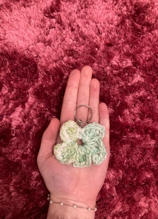 Flower keychain, condition: Very good, £1.00, £1.75 includes Buyer Protection