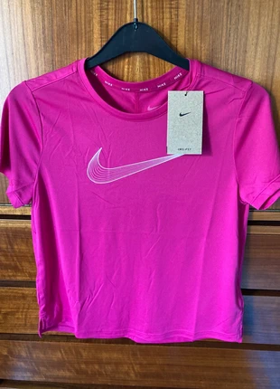Nike T-shirt, marca: Nike, estado: Novo com etiquetas, tamanho: 11 anos / 146 cm, €15.00, €16.45 inclui Proteção do Comprador