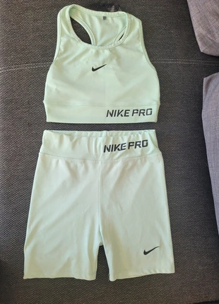 Nike pro, brand: Nike, condizioni: Nuovo senza cartellino, taglia: S / IT 40 / EU 36, €15.00, €16.45 include la Protezione acquisti