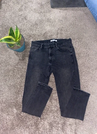 Jean Zara Gris/Noir Taille EU 44, merk: Zara, staat: Veelgebruikt, maat: W34 | FR 44, € 5,00, € 5,95 inclusief Kopersbescherming