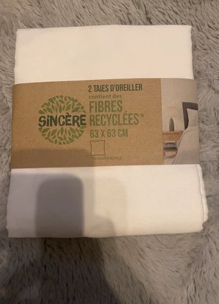 2taies d’oreillers 63x63cm 52%polyester et 48%coton, marque: Sincere, état: Neuf sans étiquette, taille: Autre, 5,00 €, 5,95 € Protection acheteurs incluse