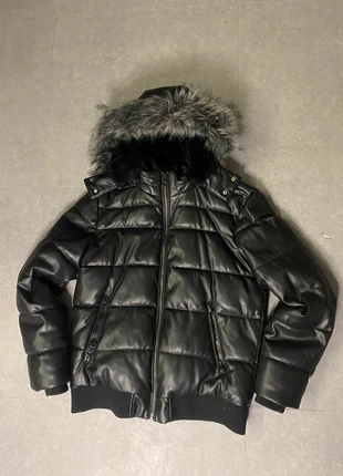 Puffer Guess Black, marca: GUESS, estado: Muito bom, tamanho: M, €64.99, €68.94 inclui Proteção do Comprador