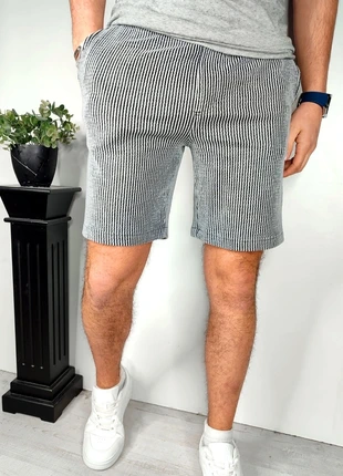 Short noir à rainures gris Smog T.XS, marque: SMOG, état: Très bon état, taille: XS, 12,00 €, 13,30 € Protection acheteurs (Pro) incluse