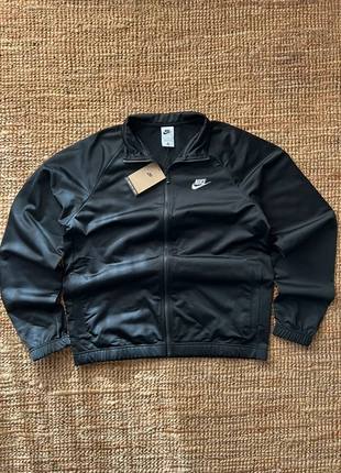 Nike Track Jacket white embroidered brand black zip medium, marque: Nike, état: Neuf avec étiquette, taille: M, 39,00 €, 41,65 € Protection acheteurs incluse