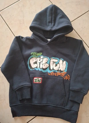 Sweat / pull a capuche a motif graffiti bleu marine zara taille 6-7 ans, marca: Zara, estado: Muito bom, tamanho: 6 anos / 116 cm, €4.00, €4.90 inclui Proteção do Comprador