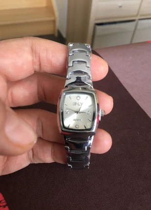 Montre argentée quartz strass, marque: sansmarque, état: Neuf avec étiquette, taille: Jusqu'à 30 mm, 12,00 €, 13,30 € Protection acheteurs incluse