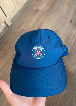 Nike Paris Saint-Germain PSG pet donkerblauw verstelbaar unisex, merk: Nike, staat: Heel goed, maat: Universele maat, € 12,99, € 14,34 inclusief Kopersbescherming